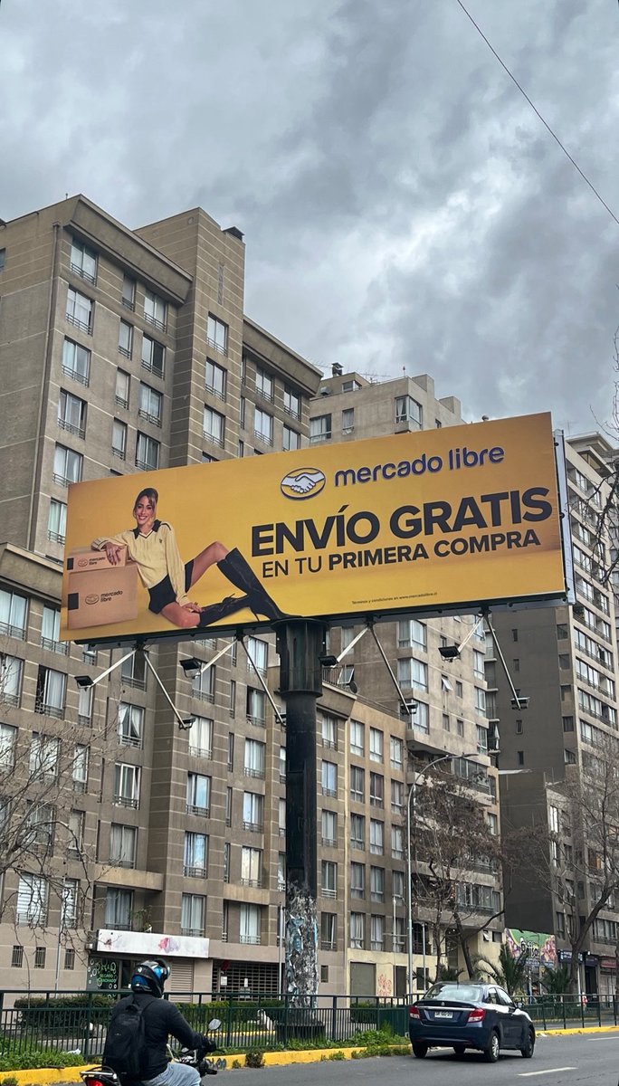 TinistasChileFC's tweet photo. Es emocionante ver a @TiniStoessel en distintos lugares de Stgo con sus proyectos🥹🇨🇱🤍 https://t.co/pSOL5QjiX0