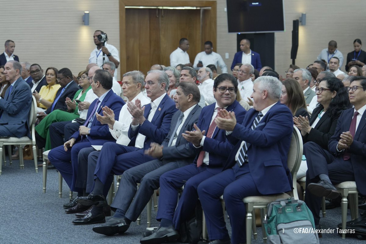 El evento de la Iniciativa #Manodelamano de la Región <a href="/sg_sica/">SICA - Sistema de la Integración Centroamericana</a> fue presidido por el Presidente de la República de 🇩🇴, Luis Rodolfo Abinader; además, el Ministro de <a href="/AgriculturaRD/">Ministerio de Agricultura RD</a>, <a href="/limbercruzl/">Limber L. Cruz López</a>; otras autoridades de este país; y el Economista Jefe de la <a href="/FAO/">Food and Agriculture Organization</a>, <a href="/MaximoTorero/">Maximo Torero</a>.