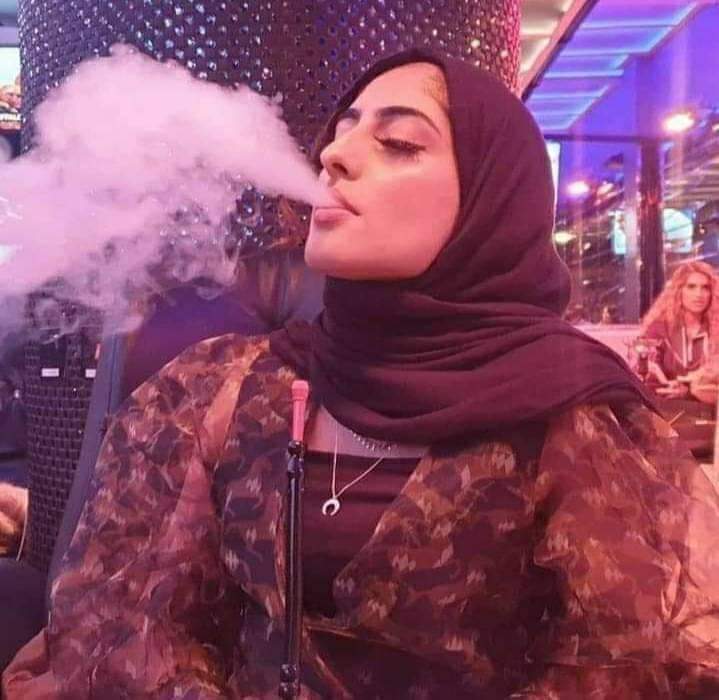 ساج العيون ياطالعي سماره 
     فك الكور .. واتفاقد الحراره   ،، 

هالله يالمدوخن .. ضيعت ابو محاله 🤣

خموس مبارك 💐 ماهو وقت السياسه 🤗