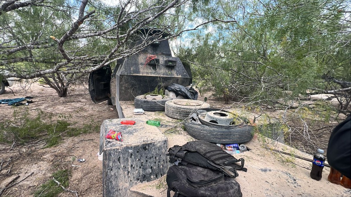FuriaNegra77's tweet photo. Este miércoles en #Reynosa, la Guardia Estatal en coordinación con elementos de la Defensa, reportaron que, tras una agresión PAF, se llevó a cabo el aseguramiento de un vehículo blindado “Monstruo” y un arma larga AK-47, en la brecha El Becerro. https://t.co/POqEL7st9a