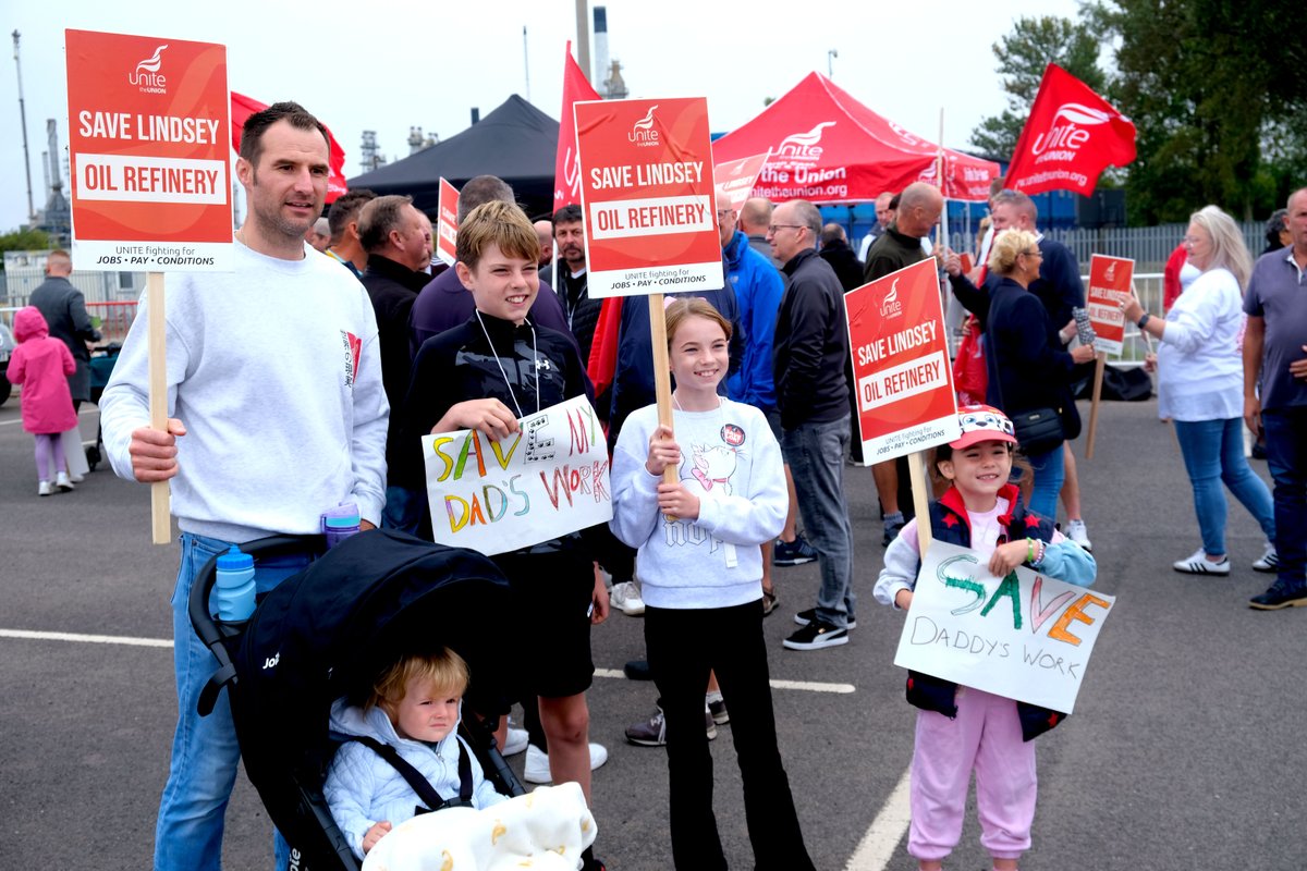 📣 Save Lindsey Oil Refinery 

@UniteTheUnion stands with its members, their families and their communities. 

🤝 Help the campaign
✏️ Sign the petition: loom.ly/OV9OSns 
👉 Like, Comment &amp; Share 

#SaveLOR #UniteNEYH