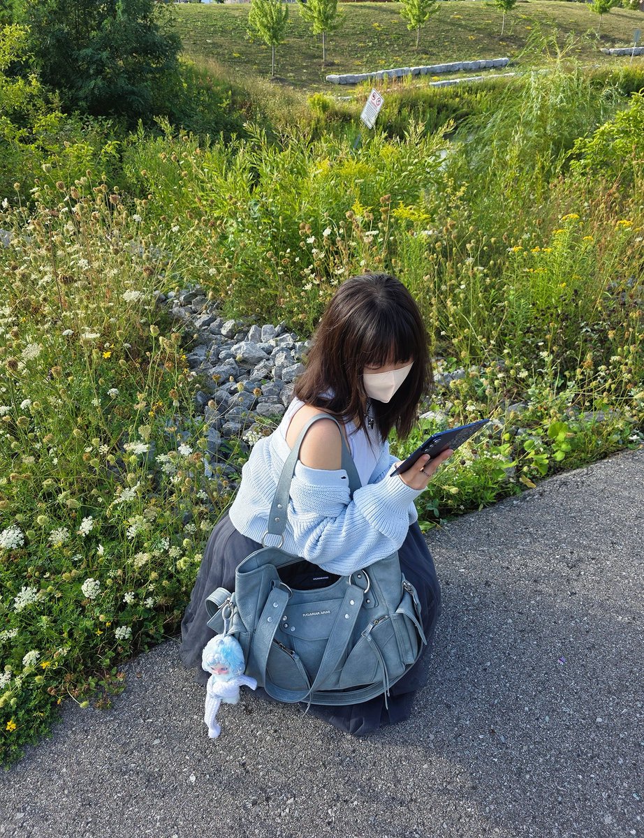 Axrith's tweet photo. Just a girl and her fold 🦋

Link in replies 

Powered by the Snapdragon®8 Elite Processor it’s smooth, fast, and built to handle everything I throw at it #SamsungPartner #PlayGalaxy https://t.co/5gNgQ4l36K