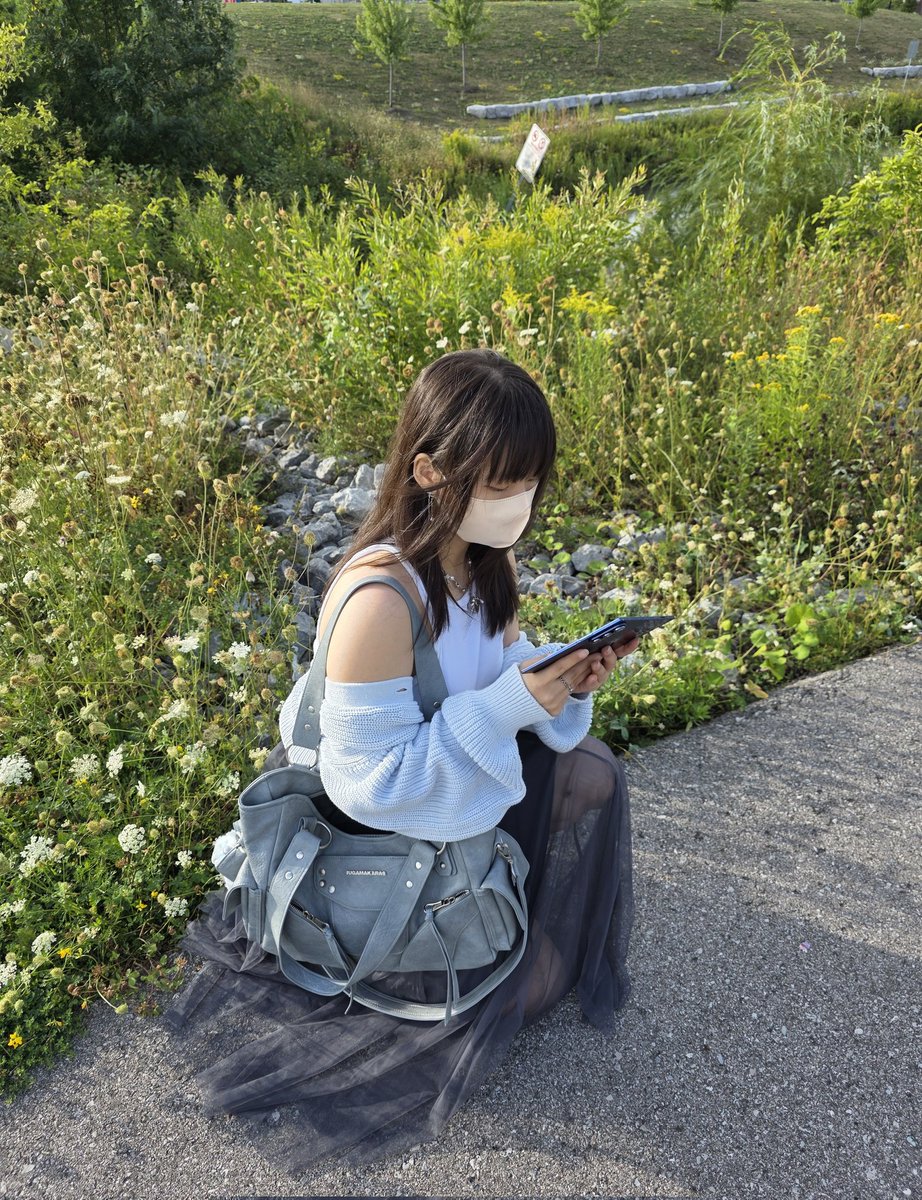 Axrith's tweet photo. Just a girl and her fold 🦋

Link in replies 

Powered by the Snapdragon®8 Elite Processor it’s smooth, fast, and built to handle everything I throw at it #SamsungPartner #PlayGalaxy https://t.co/5gNgQ4l36K