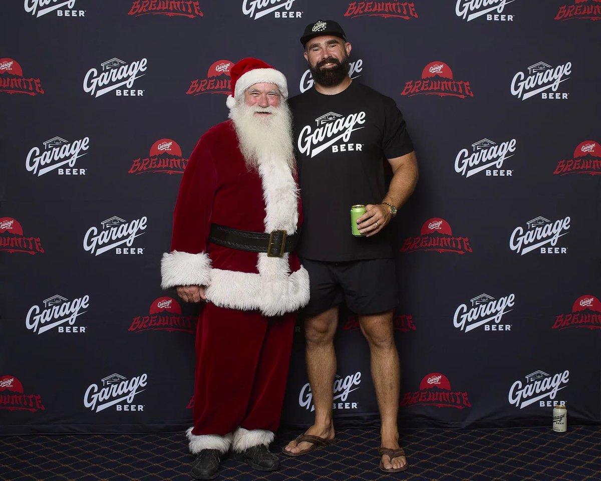 This photo makes me laugh 😉🦅🎅🏻
📷: scott_kinkade on insta