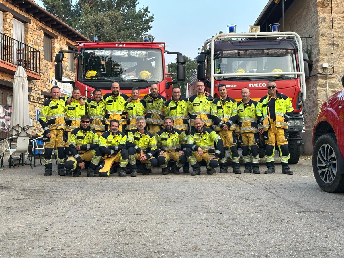 Servei Bomber(e)s Forestals GVA (@gvabforestals) on Twitter photo Hoy se retira el primer equipo desplazado a los incendios de Castilla y León.
Los efectivos de relevo ya han llegado a la localidad de Astorga
GRACIAS a todos por vuestro trabajo y solidaridad
<a href="/BombersValencia/">Bombers Consorci VLC</a>, <a href="/BombersDipcas/">Bombers Dipcas</a>, <a href="/BomberosDipuALC/">Consorcio Provincial Bomberos Alicante</a>, <a href="/bomberosvlc/">Bombers Ajuntament València</a>, <a href="/AreaSeguridadCS/">Àrea Seguretat Castelló</a>, Hoy se retira el primer equipo desplazado a los incendios de Castilla y León.
Los efectivos de relevo ya han llegado a la localidad de Astorga
GRACIAS a todos por vuestro trabajo y solidaridad
<a href="/BombersValencia/">Bombers Consorci VLC</a>, <a href="/BombersDipcas/">Bombers Dipcas</a>, <a href="/BomberosDipuALC/">Consorcio Provincial Bomberos Alicante</a>, <a href="/bomberosvlc/">Bombers Ajuntament València</a>, <a href="/AreaSeguridadCS/">Àrea Seguretat Castelló</a>,