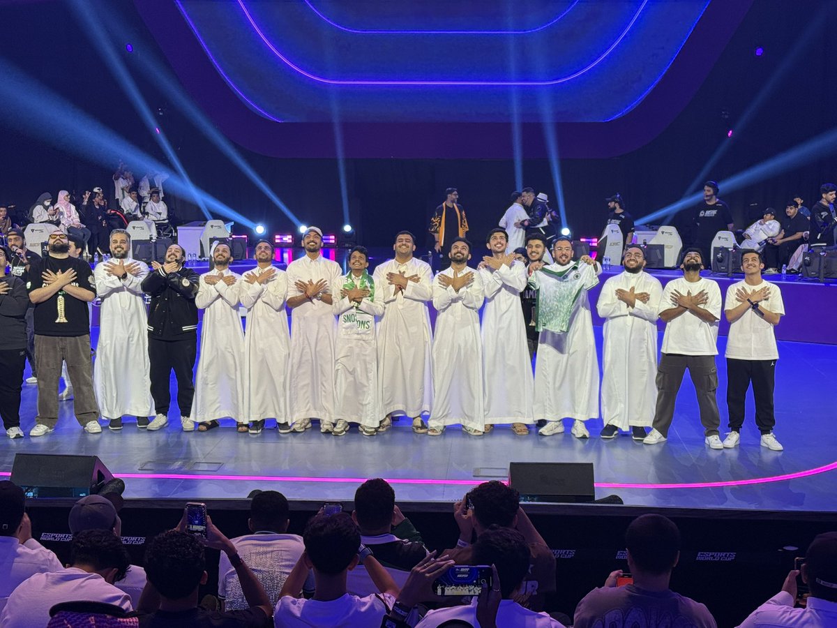 رسميًا : فالكون بطلاً لكاس العالم للمره الثانيه للتوالي 💚🏆🥇 

الف مبروك لجماهير فالكون 💚💚💚