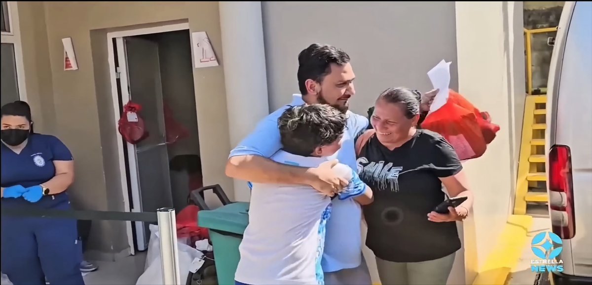 PortilloAx9141's tweet photo. Hondureños Deportados!! Un Emotivo Regreso a Su Tierra ��� Conoce Estos Casos ❤️‍🔥

Aqui el Video de los Deportados: 👇🏻👇🏻👇🏻👇🏻
https://t.co/5p5xPfuWXL

#deportados #inmigrantes #hondureños #usa #eeuu https://t.co/CRIUVGb4Mh