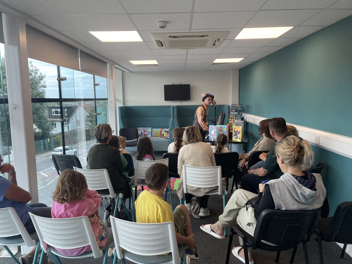 BromLibraries's tweet photo. Musical fun in the garden of #BurntAshLibrary today from Gareth P. Jones &amp; then more fairytale capers at #BigginHillLibrary. Huge thanks to Gareth &amp; to all the families who came to see him perform today! https://t.co/HUWGQtkPnZ