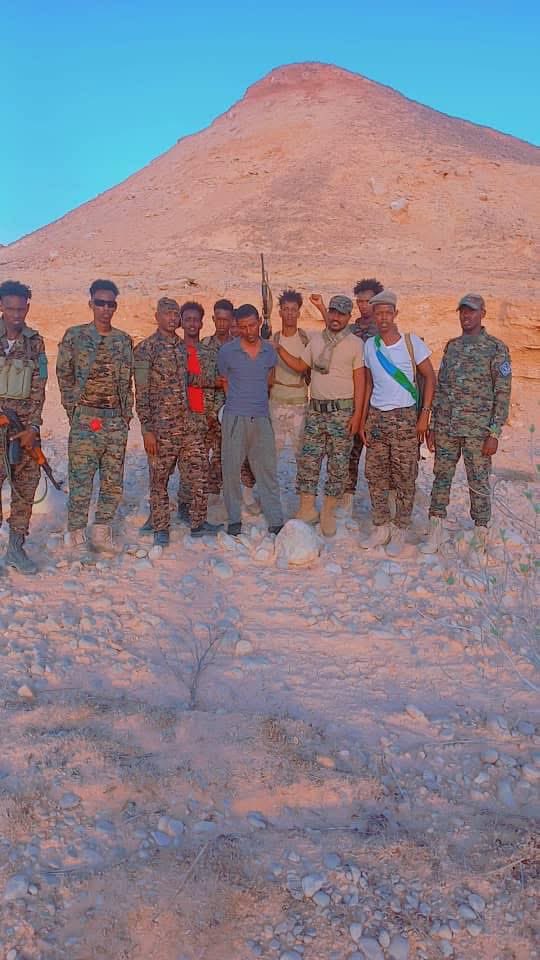 Omar_Hayier's tweet photo. 🚨🆕 @PL_CTOperations @Pldefenceforce Puntland Defence Forces (PDF) today captured a Daesh fugitive hiding in Girible valley during ongoing operations targeting terrorist remnants.
#Puntland #OperationLightning #PuntlandDefenceForces https://t.co/uaWspFiHQk