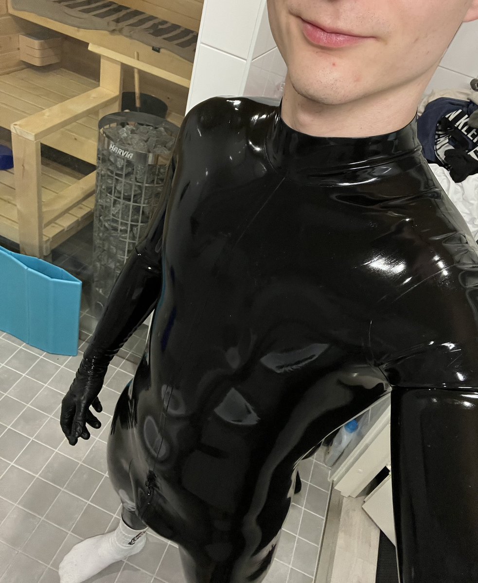 Can’t contain the smile when the rubber looks so damn good 😏