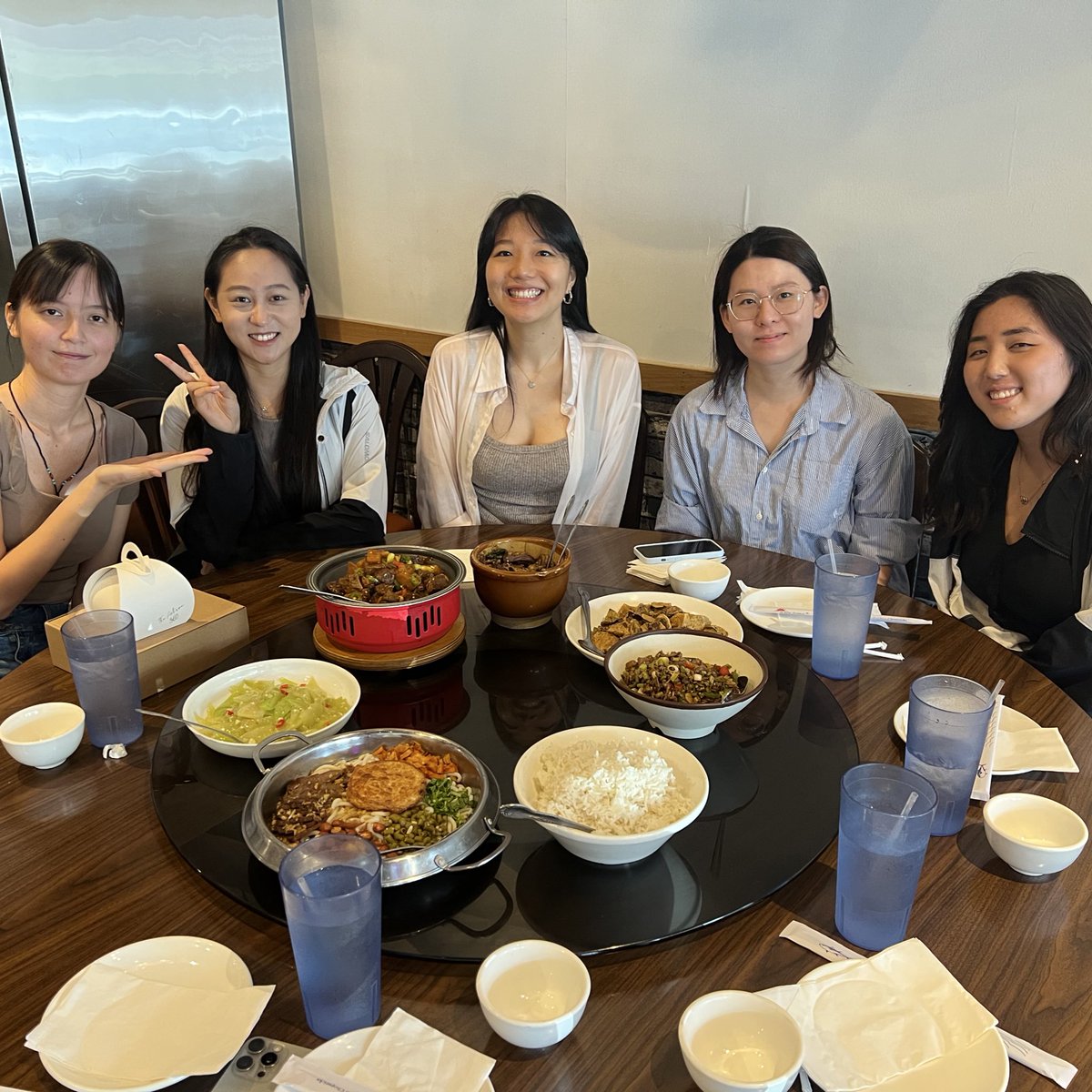 The HeY lab is growing! 🌱 Celebrating the end of summer over some lunch and boba. Lucky to have a group of wonderful trainees here at <a href="/UTHealthHouston/">UTHealth Houston</a>