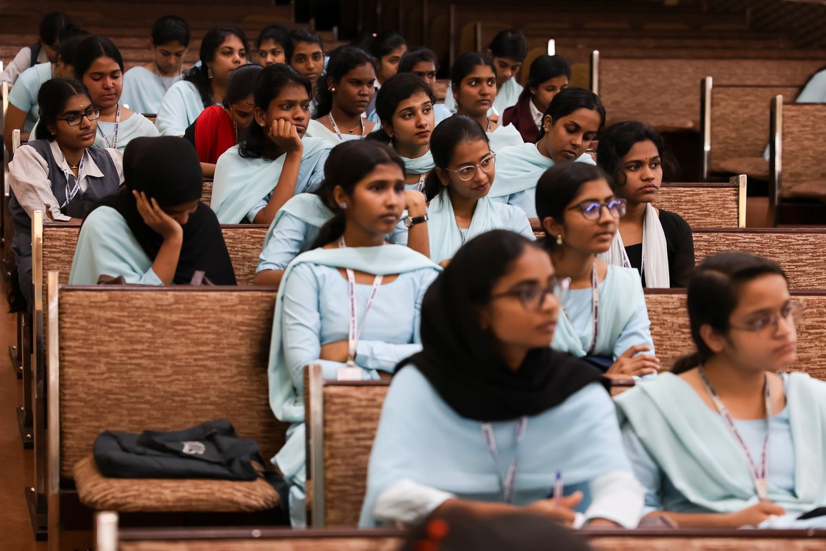 ens_socialis's tweet photo. Delighted to have led another inspiring @sfliberty Socratic Colloquium at Vimala College, Thrissur, exploring @tomgpalmer’s #WhyLiberty with vibrant young minds from the Faculty of Sociology—reflecting on freedom, personal choice & responsibility. https://t.co/gQ8pXvSmag
