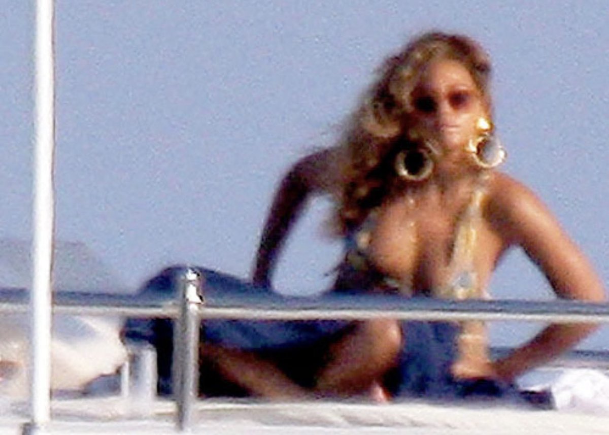 even in low quality pics she’s still a baddie