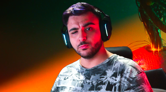 Estoy en directo, si, volvi, hablamos y jugamos juntos? 
twitch.tv/wistarck07