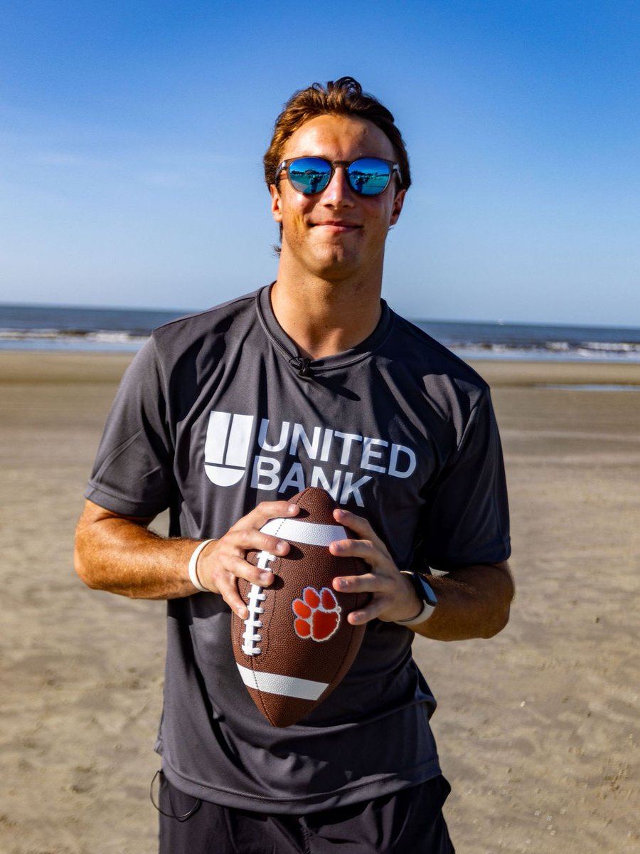 BankWithUnited's tweet photo. 3️⃣ years with #️⃣2️⃣ on our #TeamUnited roster

@CadeKlubnikQB https://t.co/dF8rBjX0lD