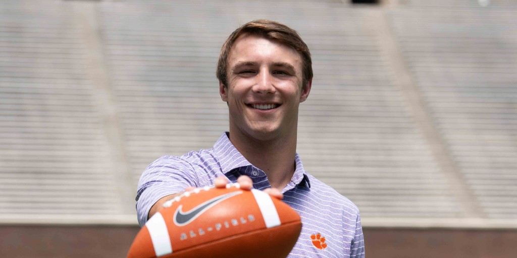 3️⃣ years with #️⃣2️⃣ on our #TeamUnited roster

<a href="/CadeKlubnikQB/">Cade Klubnik</a>