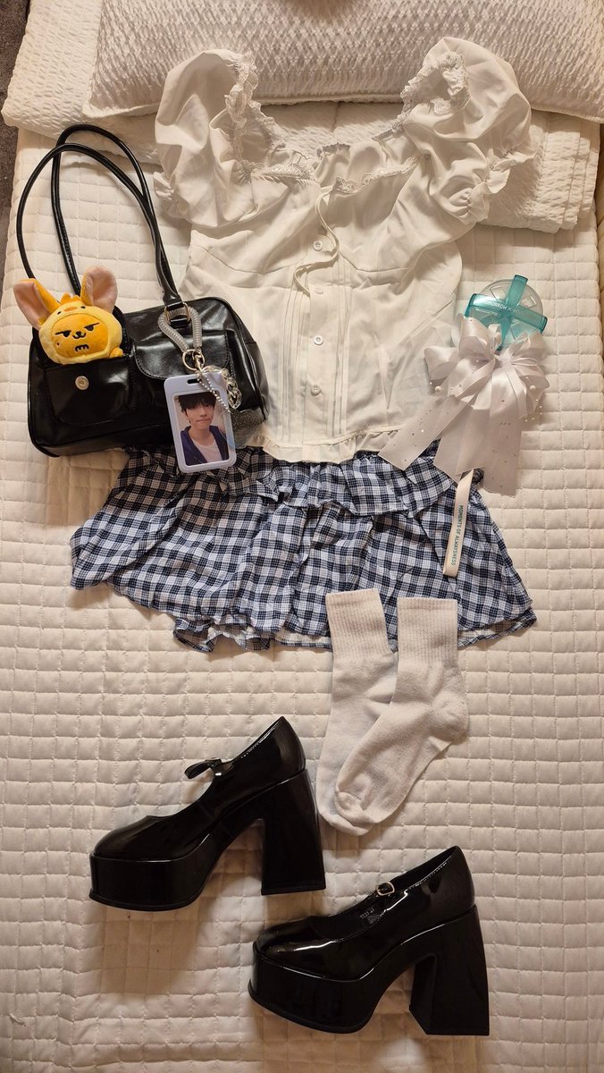 My outfit for today♡ i'm shakiiiiing 😩🩵 see u in the concert guys!