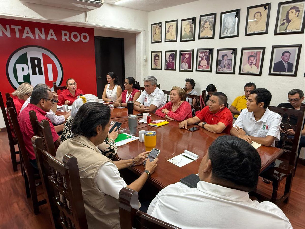 Participamos en la reunión de trabajo de los 32 CDE con el CEN del PRI, encabezada por nuestro presidente nacional, senador <a href="/alitomorenoc/">Alejandro Moreno</a>, y los secretarios nacionales.
¡Unidos y firmes por México! 🇲🇽✌️