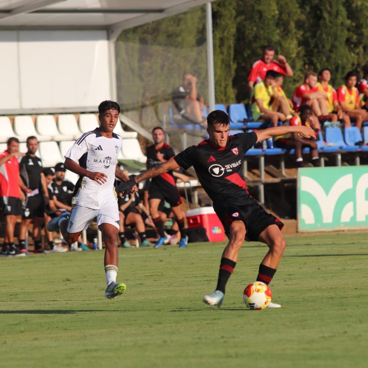 Sevilla Atlético y Cantera Sevilla FC (@canterasfc) on Twitter photo 📜 Derrota del #SevillaAtlético en su visita al <a href="/marbella_fc/">Marbella FC</a> (2-1). Dos acciones puntuales neutralizaron el gol de Abde Raihani.
𝐂𝐑𝐎́𝐍𝐈𝐂𝐀 ➡️ sevillafc.es/actualidad/not…
#VamosSAT 📜 Derrota del #SevillaAtlético en su visita al <a href="/marbella_fc/">Marbella FC</a> (2-1). Dos acciones puntuales neutralizaron el gol de Abde Raihani.
𝐂𝐑𝐎́𝐍𝐈𝐂𝐀 ➡️ sevillafc.es/actualidad/not…
#VamosSAT