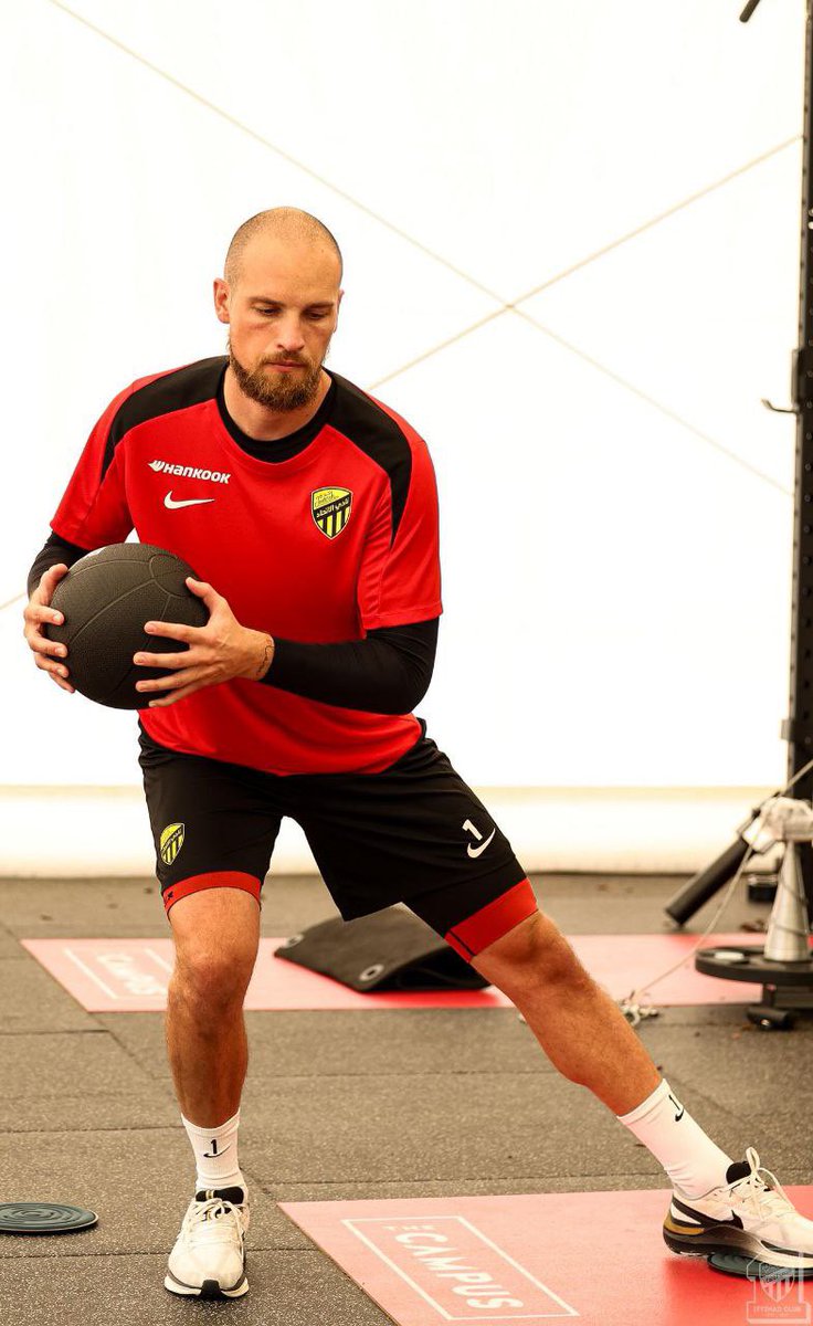 #AlIttihadNeedsTransfers13
الفريق يحتاج
مدرب كبير بدل لوران بلان 
ووسط متقدم بدل حسام عوار
ومحور بدل دفاعي بدل فابينهو
وحارس بدل رايكوفيتش المصاب