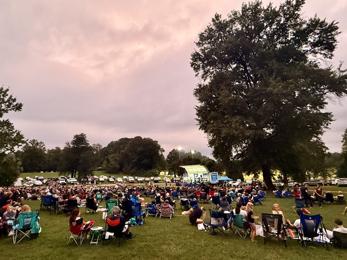 JamesThomasVA's tweet photo. Had a wonderful evening last night at the Burke Lake Park summer concert series with over 700 attendees. Great musical performance by Riptide, perfect location, and all family friendly. Thanks @PatHerrity for inviting me to participate! https://t.co/w4SXCdadgP