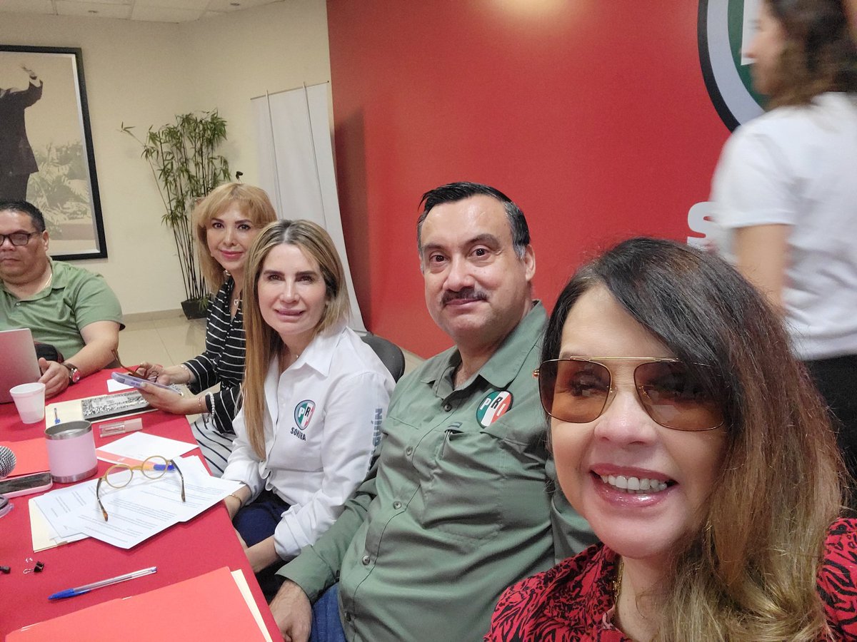 sarathomsonz's tweet photo. Integrados a la fuerza del @PRI_Nacional en zoom nacional preside y nos sumamos al mensaje de partido de oposición responsable  de @alitomorenoc @fuensantaGuerr4 @CDEPRISonora @huatalupe @BurrolaOnesimo https://t.co/ZHs4LYBpx8