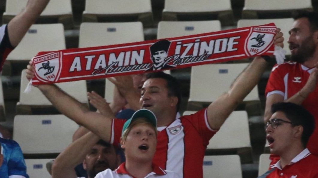 gusholderhaber's tweet photo. Atina’da Samsunspor taraftarları; https://t.co/HuB9BIic07