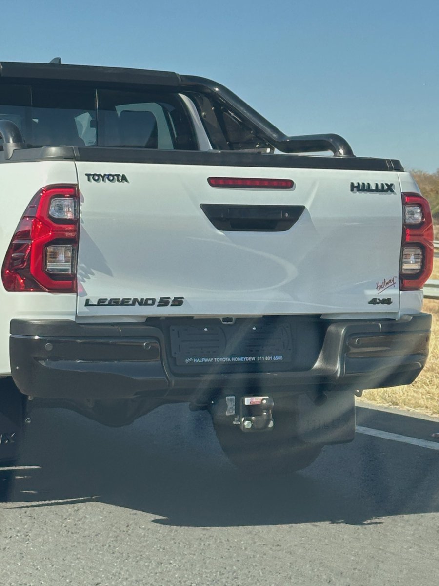 carswithgreg's tweet photo. Hilux Legend 55 spotted out in the wild! https://t.co/7OdAOflfSg