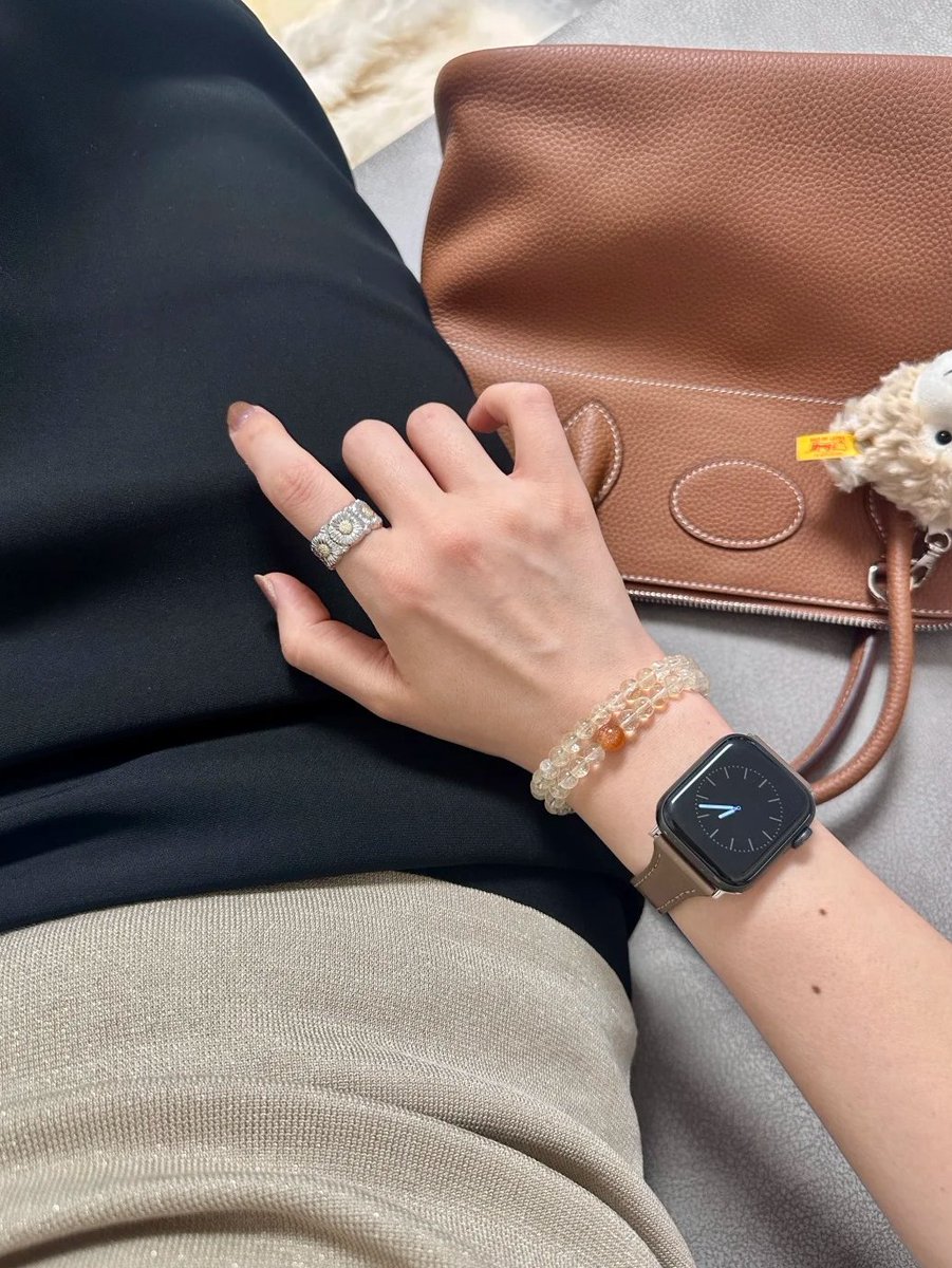 Bexe2142's tweet image. Office break vibes 🌿🕒, refreshing moments with  chatter, and peace before diving back into tasks with renewed focus. 💼💫