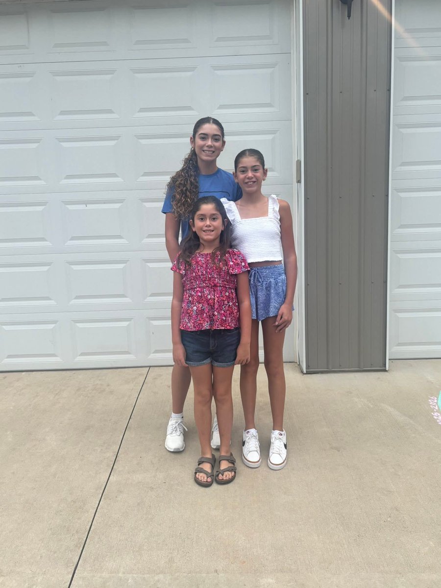 1st day of school 🏫!!! <a href="/AedreAult/">Aedre Ault 2028🥎</a> <a href="/AultTyller2032/">Tyller Ault</a> and Romy!
#2028 #2032 #2034 #EasternEagles