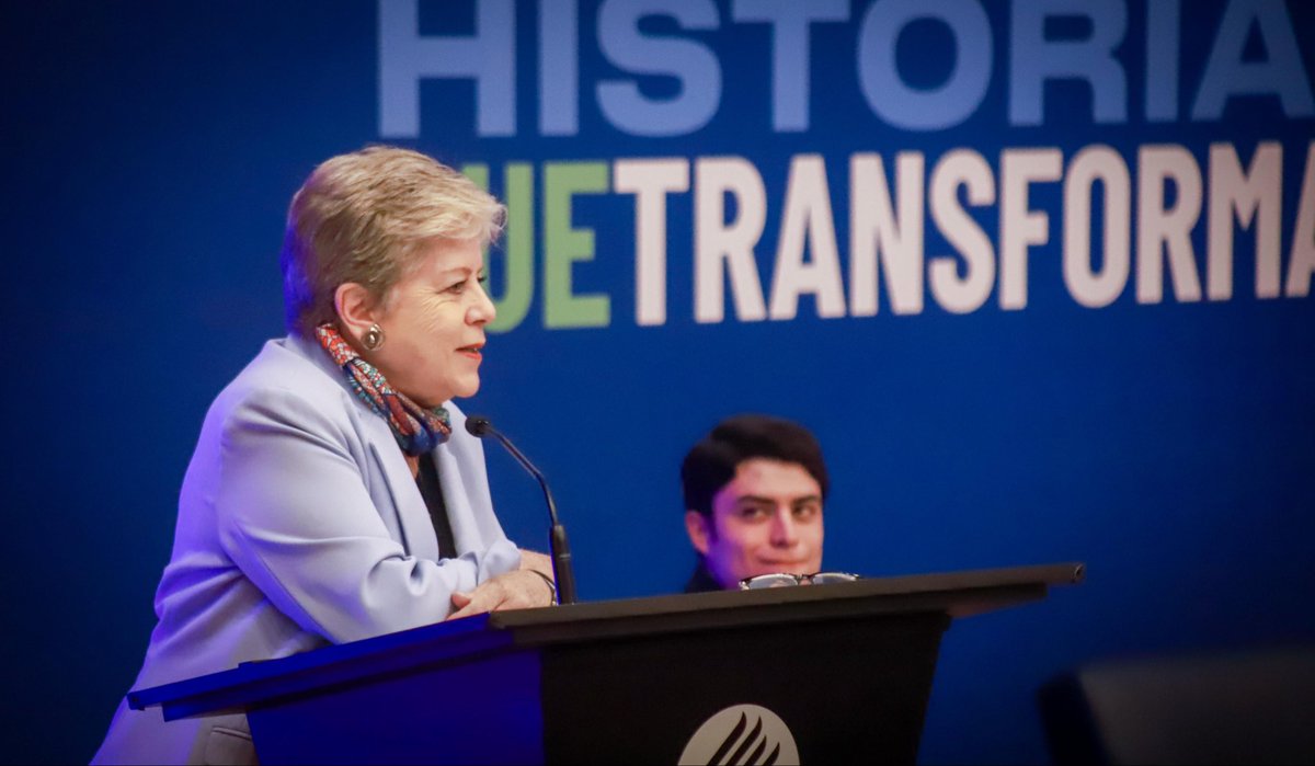 aliciabarcena's tweet photo. Muy agradecida con el @TecdeMonterrey, campus Santa Fé, por su invitación para participar en el conversatorio: “Sembrando Ecoesperanza: Un diálogo intergeneracional sobre la justicia climática”. ¡Las juventudes no son herederas del futuro, son protagonistas del presente! https://t.co/xv0oUd5z2B