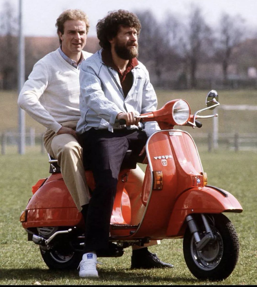 Wenn du diese beiden Herren kennst, bist du alt 😂
Wer sind wir?