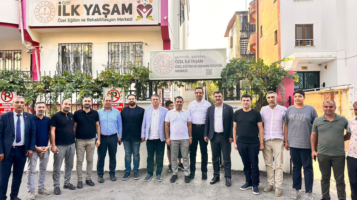 BekirASLAN27's tweet photo. Ziyaretleriyle Bizleri Onure Eden Gaziantep Milletvekilimiz Sayın @BBozgeyik_27 ve İlçe Başkanımız Sayın @avmehmettiryaki @AKPartiG_Antep @AKSahinbey27 Teşkilat Mensuplarımıza Çok Teşekkür Ederim. https://t.co/68pn1ptyhl