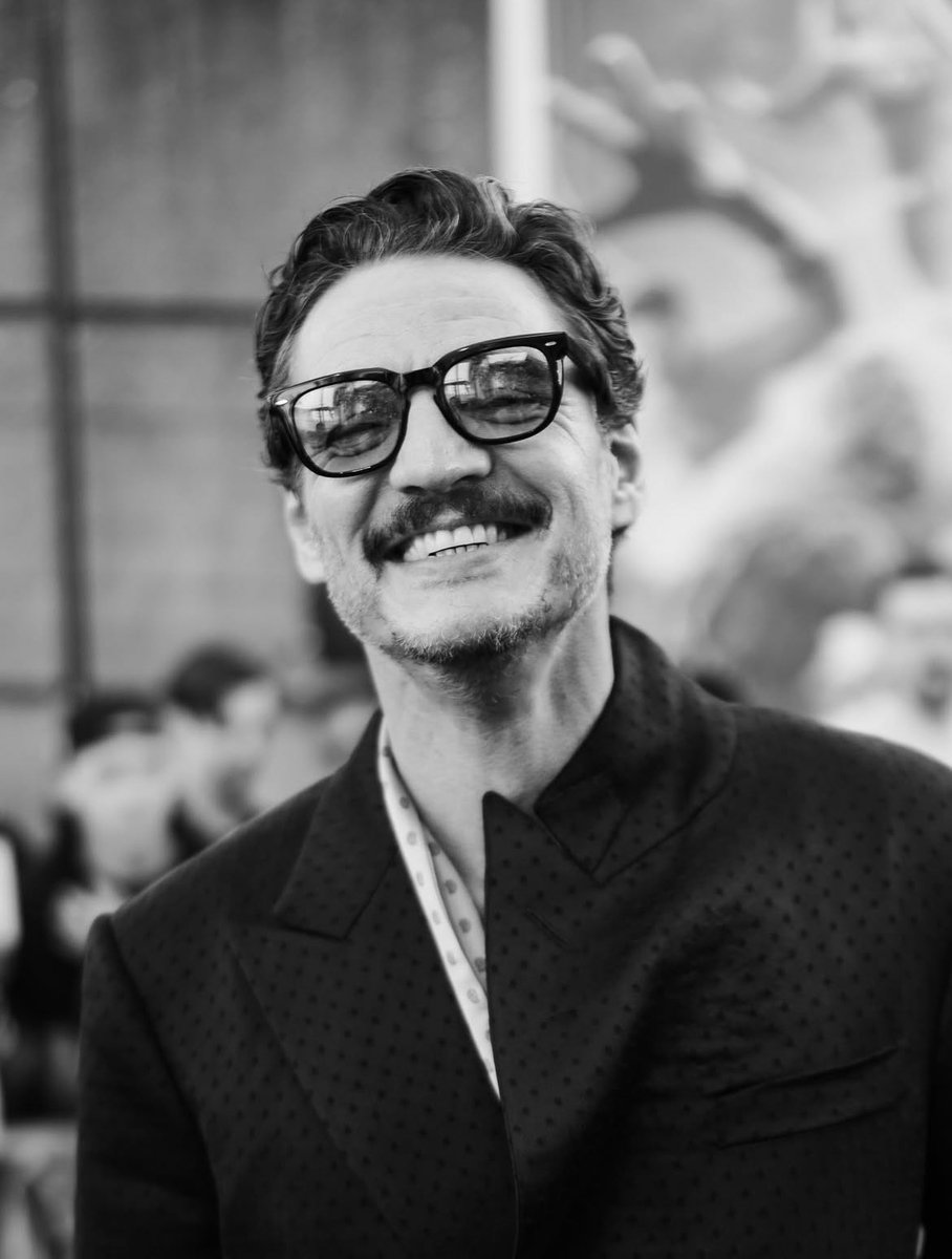 📸| O sorriso mais lindo e precioso do mundo!!

Nova foto de Pedro Pascal na premiere de ‘Quarteto Fantástico: Primeiros Passos’ em Londres. 🥰🩵