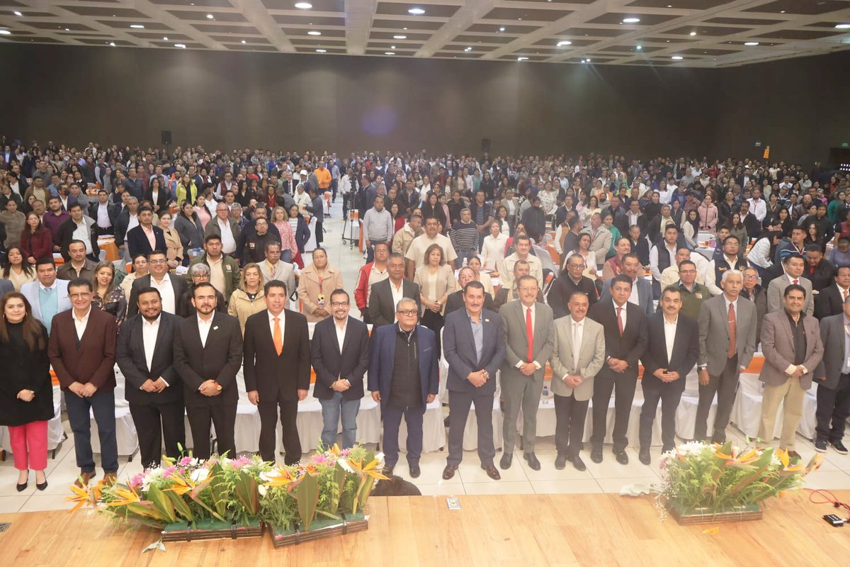 SEIEM (@seiem_) on Twitter photo Como parte de la profesionalización y actualización magisterial que impulsa la Gobernadora <a href="/delfinagomeza/">Delfina Gómez A.</a>, autoridades educativas y sindicales inauguran en #Zinacantepec, los trabajos del Taller “Encuentro Educativo de Telesecundaria Valle de Toluca”.
#SomosSEIEM
#ElPoderDeServir Como parte de la profesionalización y actualización magisterial que impulsa la Gobernadora <a href="/delfinagomeza/">Delfina Gómez A.</a>, autoridades educativas y sindicales inauguran en #Zinacantepec, los trabajos del Taller “Encuentro Educativo de Telesecundaria Valle de Toluca”.
#SomosSEIEM
#ElPoderDeServir