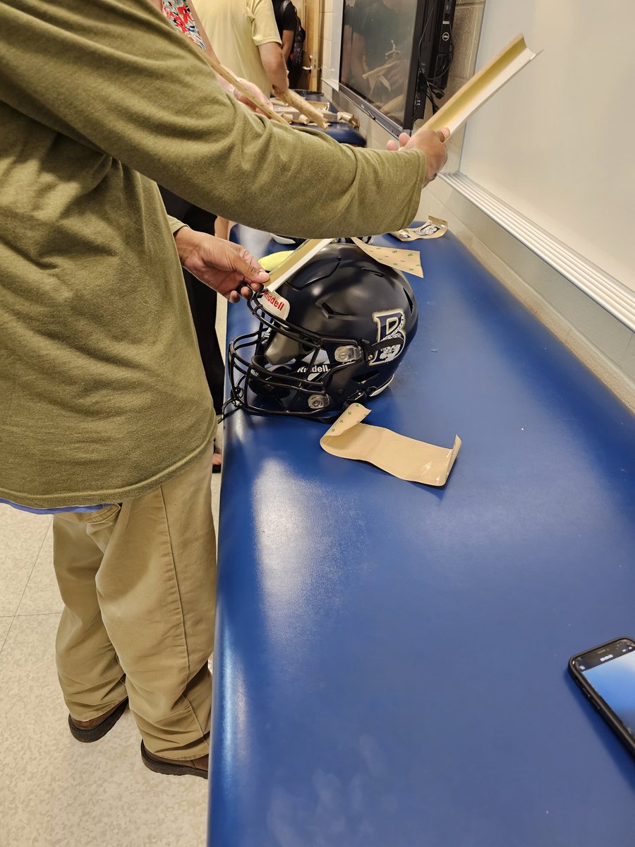 BHSBengalFB's tweet photo. Thank you, Bengal🐅🏈 Parents, for last night's B-Team Decal Party❗️❗️ We are looking forward to seeing your hard work on our student-athletes at our scrimmage tonight!
#Relationships #StripesEarned https://t.co/yUWeTl3JfG