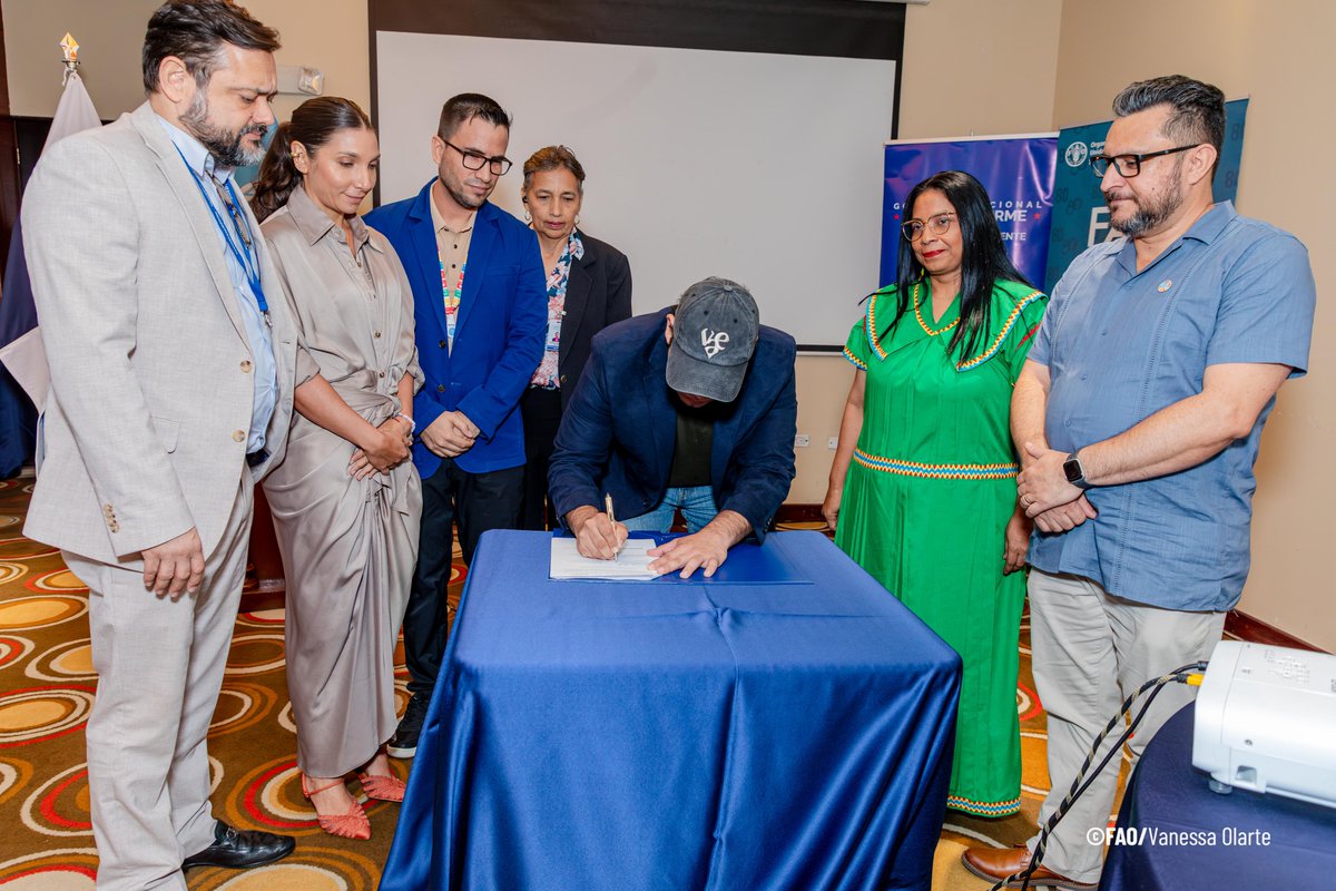 <a href="/MiAmbientePma/">Ministerio de Ambiente de Panamá</a> <a href="/FAO/">Food and Agriculture Organization</a> <a href="/BCIE_Org/">BCIE</a> <a href="/AndPma2021/">Autoridad Nacional de Descentralizacion</a> <a href="/MIDAPma/">Ministerio de Desarrollo Agropecuario</a> <a href="/mefpanama/">MEFPANAMA</a> 🔍 Con US$268.3 millones, el programa AbE transformará  la gestión del agua y los recursos naturales. 🤝 y en Panamá 35 millones (incluyendo donación y contrapartida del país).