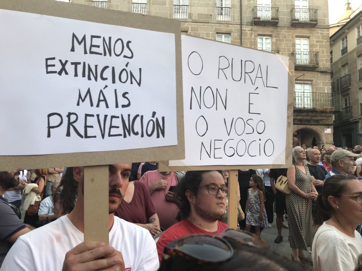 📢 Toda Galiza saiu hoxe ás rúas berrando #LumesNuncaMáis 🔥

Fronte á catástrofe climática e as políticas depredadoras do monte ao servizo do Capital, planificación ecosocialista.

#EcosocialismoOuBarbarie 🌲