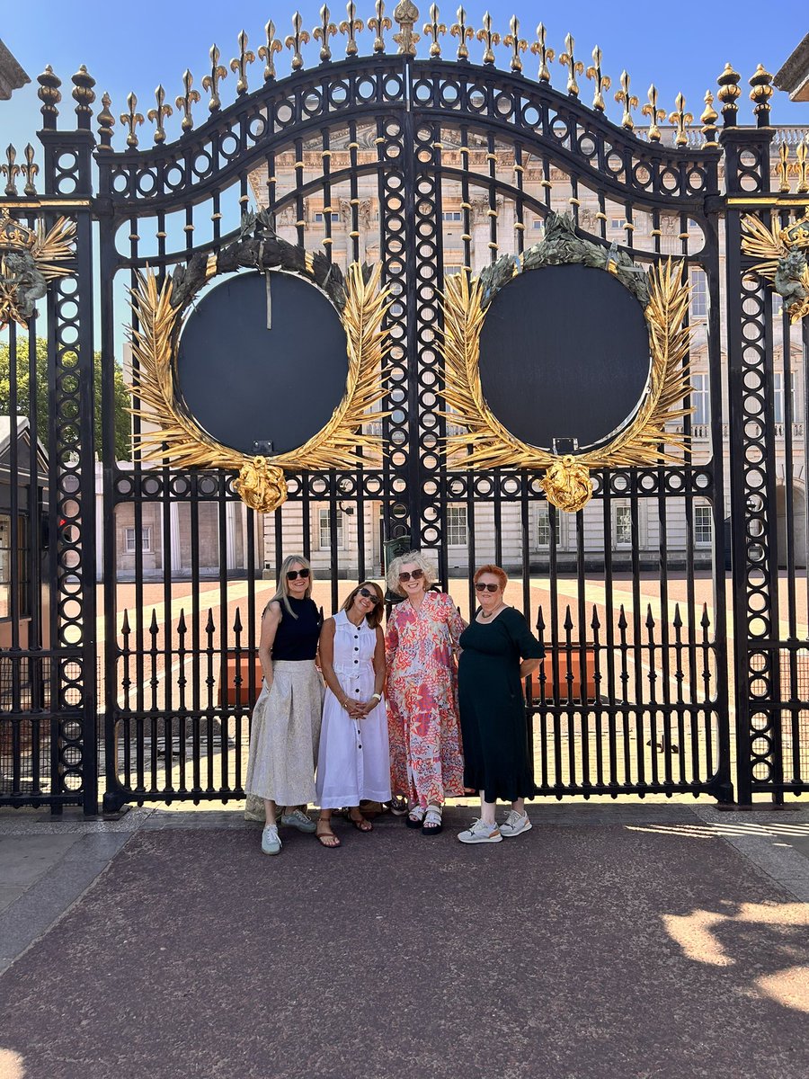 The most amazing day at Buckingham Palace and a tour around the private gardens 👑