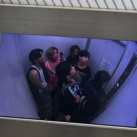 อะ 10 20 30 40 อะ 10 20 30 40
ผมช่วยคนจน ผมช่วยคนรวย
มาช่วยผมด้วยผมติดอยู่ในลิฟท์