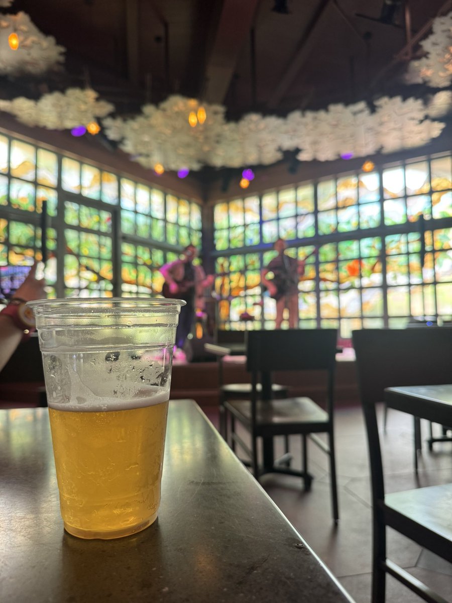 HunterHRNDZ's tweet photo. Such an amazing entertainment offering at the Oak &amp; Star love the vibe and such amazing drinks at the plastered owl. Truly one of my favorite stops at Epic. Also massive #UOFistBump to plastered Chandler and Plastered Adam for killing it!! https://t.co/mz9QUc3Qkf