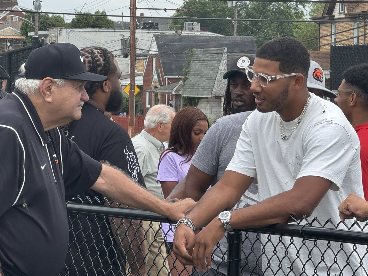Here's a blast from the past...
Former <a href="/ClairtonBears/">Clairton Football</a>  coach Tom Nola chats with the best player in Bears history <a href="/boutdat_23/">Tyler Boyd</a> before Neil C. Brown Stadium was renamed Tyler Boyd Stadium in a Thursday ceremony. 
Story for <a href="/PGSportsNow/">Post-Gazette Sports</a> is forthcoming. 
<a href="/PittsburghPG/">Pittsburgh Post-Gazette</a>