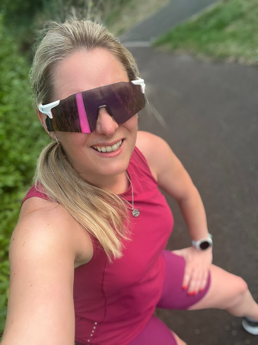 Drop set intervals session but since Garmin logged me out and now won’t sync with Strava did it even happen?!? My legs say yes 😆🤮

#ukrunchat #runningmotivation
