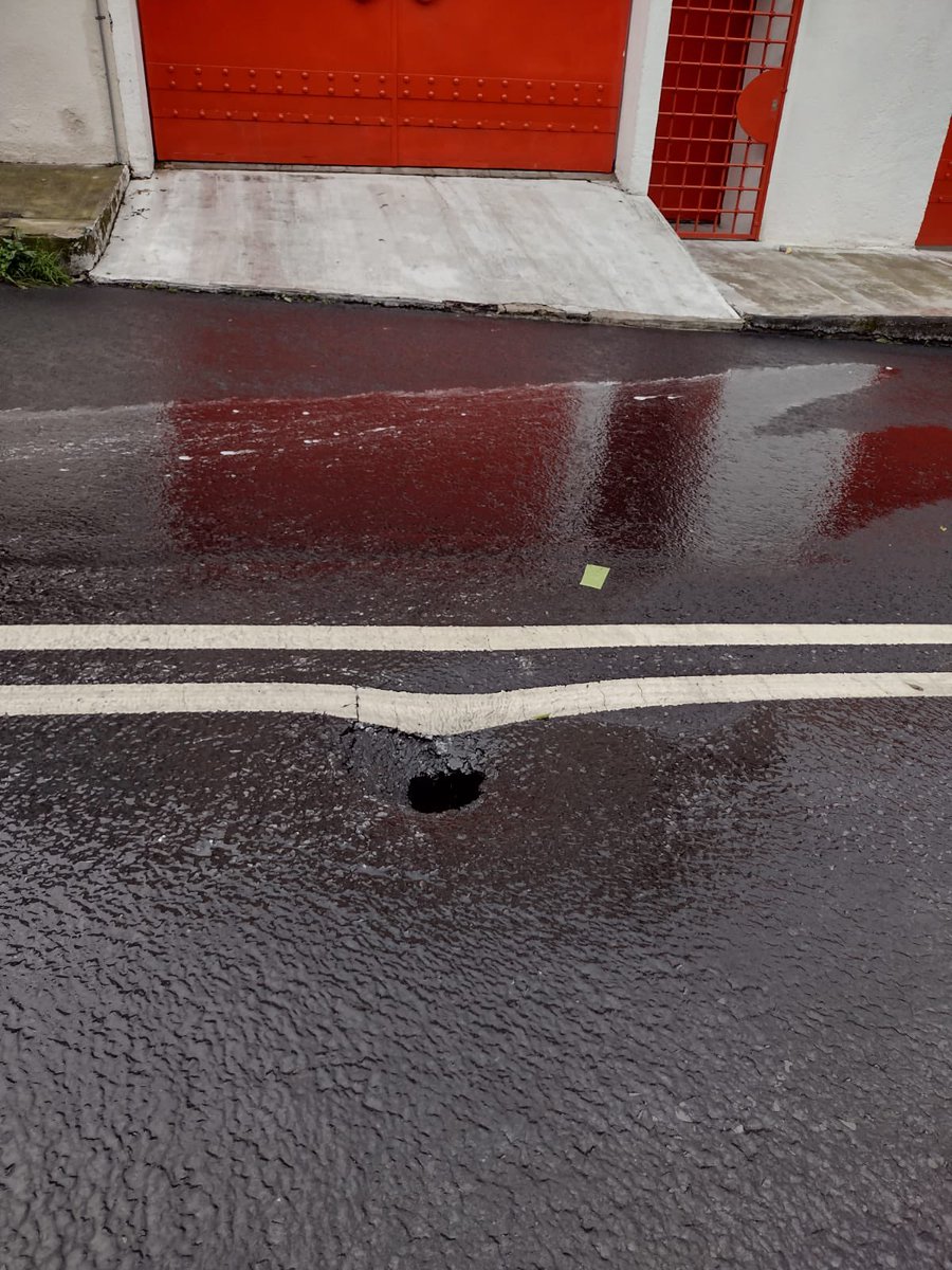 Fabiolaitzel's tweet photo. Nos podrían apoyar se formó un socavón en la calle Estudiantina en colina del sur Álvaro Obregón. Frente al número 19. Ya se hizo el reporte al SUAC-1808253545379 aun no hemos tenido ayuda, puede ocasionar un accidente
@SEGIAGUA @AlcaldiaAO @LopezCasarinJ @locatel_mx @SOBSECDMX https://t.co/wnMwdACxco