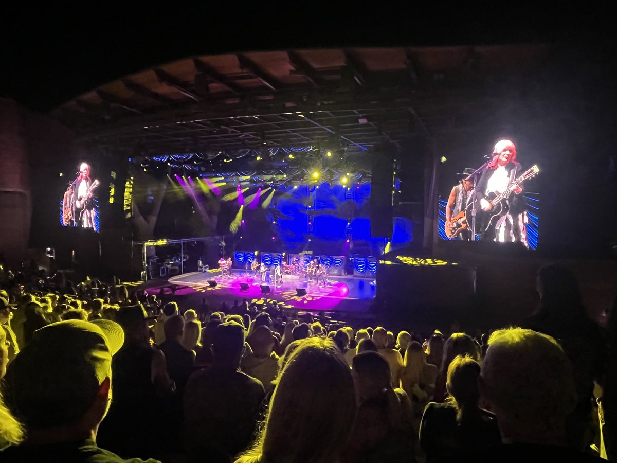 Captain_Concert's tweet image. Finally, checked this Bucket List box…a concert at @RedRocksCO! Saw @officialheart, who I first saw in ‘80 on Bebe le Strange (opening song, btw) and @toddrundgren, amazing venue, amazing show! @KSHE95 @KSHEGUY @lernvsradio @ADsXe @TimVirgin @RadioToddMorgan @tonyhairjordan