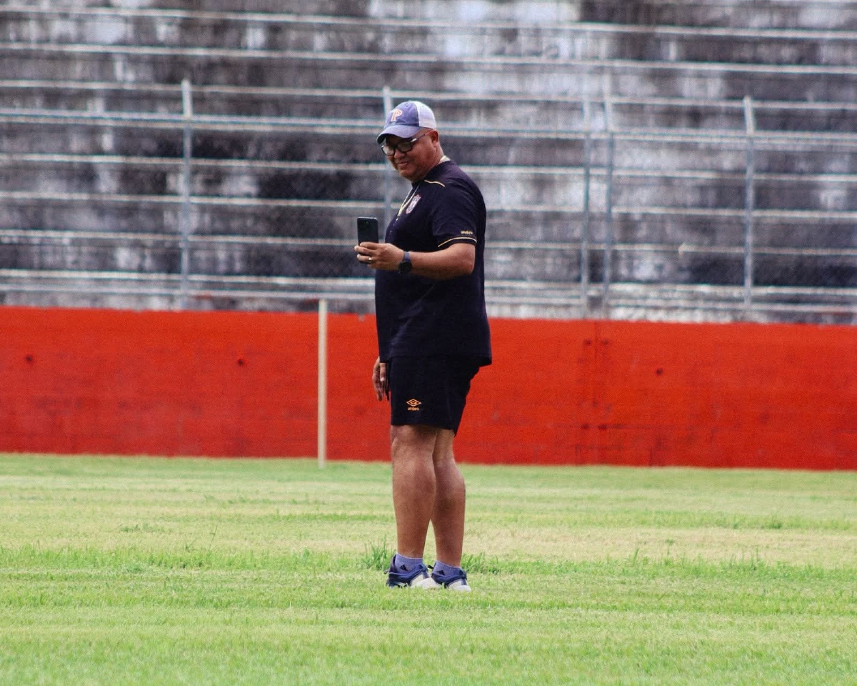 EVALUANDO LA CANCHA 🏟️🔍⚽

🦅 Los aguiluchos Daniel Messina y Sergio Muñoz estuvieron presentes en el estadio Barraza evaluando el corte y mantenimiento de la grama para considerar el regreso al escenario migueleño.

¿Te gustaría que Águila retornara su localía al Barraza? 🤔