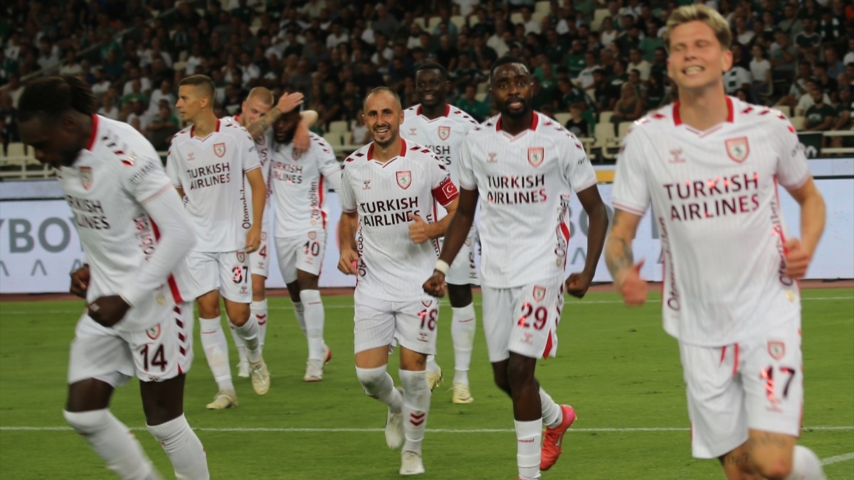 Samsunspor 27 yıl sonra sahneye çıktı! Pana elinden kaçtı

ajsspr.co/5hDu71HsHl?pt=…