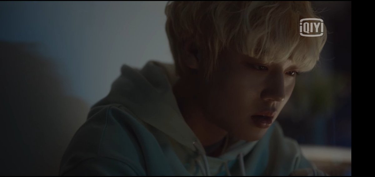 iiforjihoon's tweet image. Yeo jun me duele muchísimo,por fuera,siempre está con esa sonrisa radiante,siendo el chico popular que todos quieren. Pero cuando se queda solo,es como si la máscara se le cayera y nos dejará ver lo solo y roto que se siente en realidad 😭💔

#AtaDistanceSpringisGreenEp2