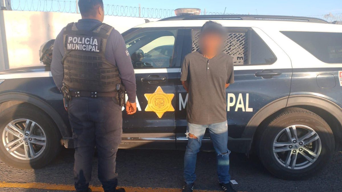 Por conducir un camión de transporte de personal con reporte de robo, mientras circulaba sobre el Libramiento Norponiente en dirección a San Luis Potosí, un hombre fue detenido por elementos de la Secretaría de Seguridad Pública Municipal de Querétaro (SSPMQ).