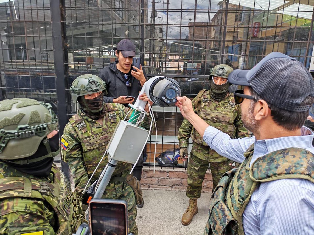 Juan Carlos Paladines (@jcpaladines) on Twitter photo El trabajo en territorio es clave. Hoy en Riobamba junto a <a href="/FFAAECUADOR/">Fuerzas Armadas del Ecuador</a>, retiramos cámaras de vigilancia no autorizadas, cumpliendo con la visión del presidente <a href="/DanielNoboaOk/">Daniel Noboa Azin</a>. La seguridad se construye con acción y control
Denuncia cámaras irregulares llamando al 9-1-1 #ECU911 El trabajo en territorio es clave. Hoy en Riobamba junto a <a href="/FFAAECUADOR/">Fuerzas Armadas del Ecuador</a>, retiramos cámaras de vigilancia no autorizadas, cumpliendo con la visión del presidente <a href="/DanielNoboaOk/">Daniel Noboa Azin</a>. La seguridad se construye con acción y control
Denuncia cámaras irregulares llamando al 9-1-1 #ECU911